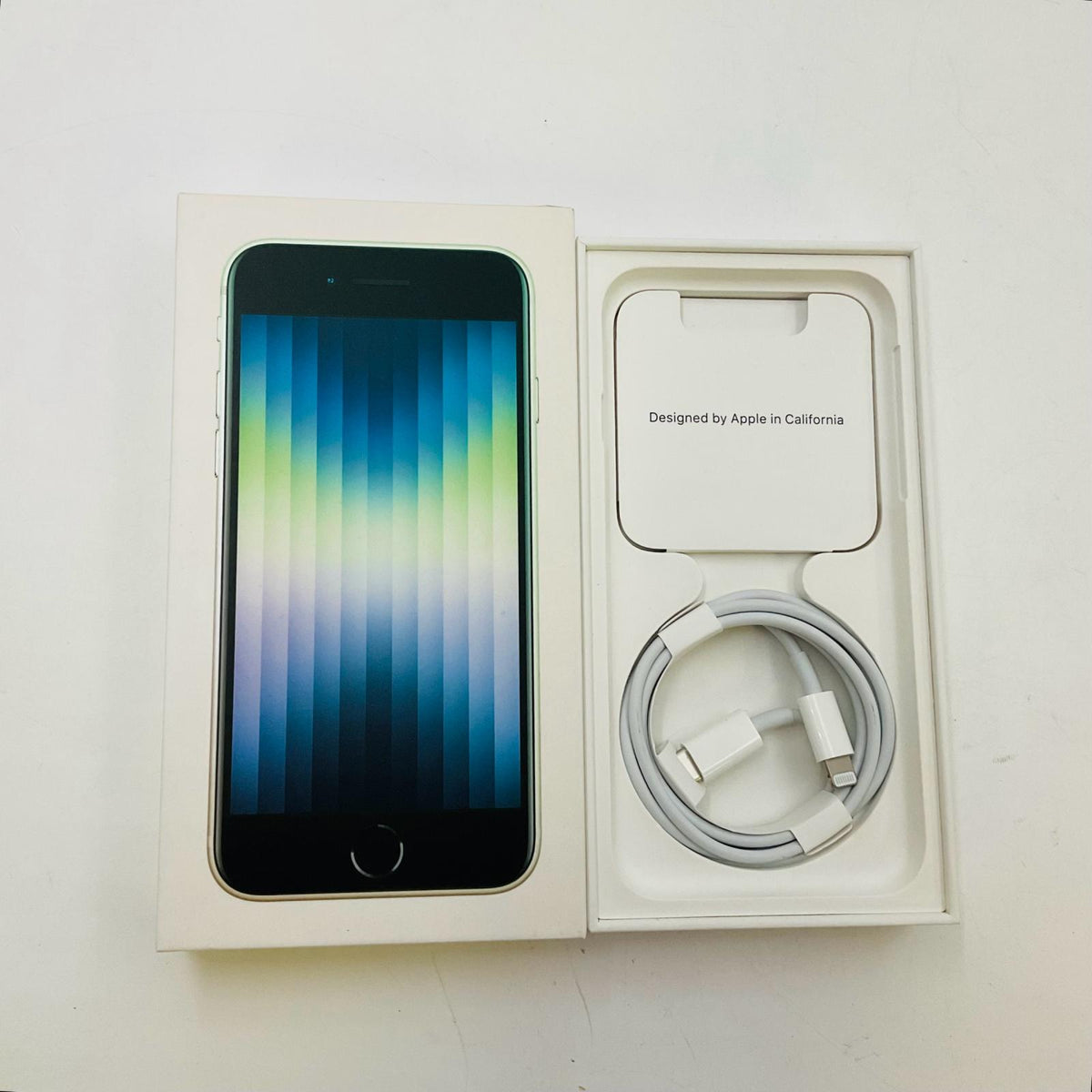 【全額返金保証】【最速発送】Apple iPhone iPhone SE（第3世代） 64GB スターライト au 白ロム 超美品 動作確認済 94%