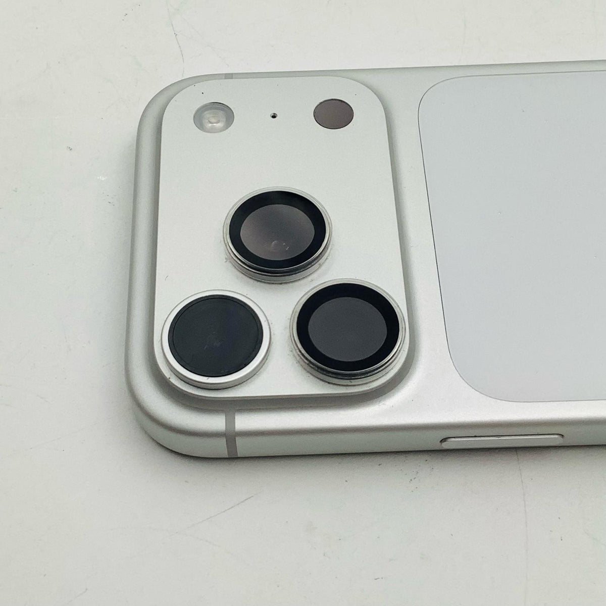 【最速発送】Apple iPhone iPhone 17 Pro 256GB シルバー SIMフリー 白ロム【難有】 93%