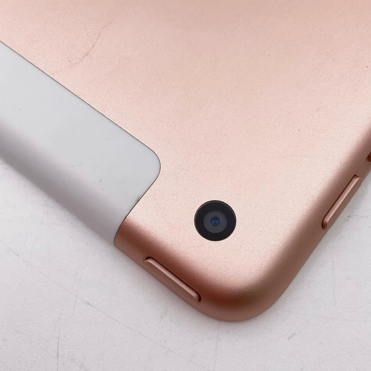 【全額返金保証】【最速発送】Apple iPad iPad 10.2インチ 第8世代 32GB ゴールド WiFi+Cellular au SIMフリー 白ロム 美品 動作確認済
