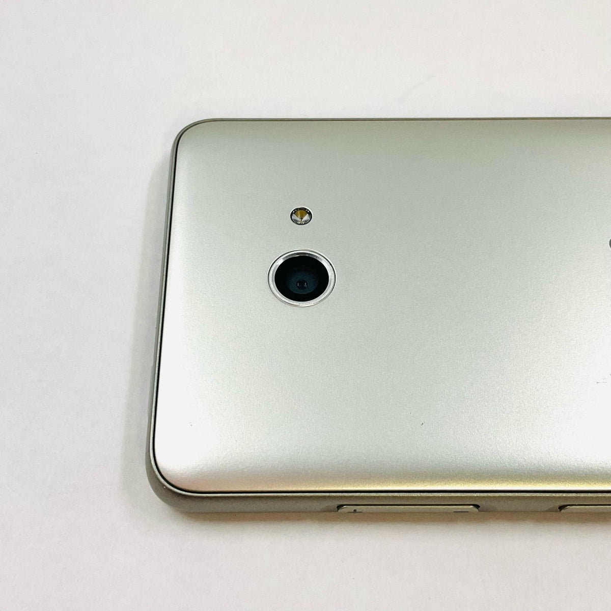【全額返金保証】【最速発送】京セラ BASIO 4 32GB シャンパンゴールド au KYV47 白ロム 動作確認済