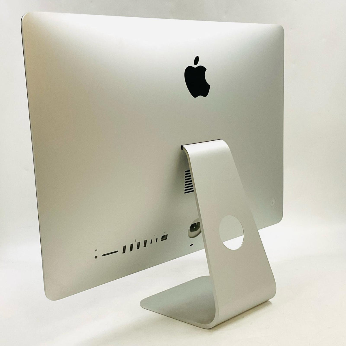 【最速発送】Apple iMac 21.5インチ クアッドコア intel core i7 16GB フュージョンドライブ 1TB シルバー【難有】