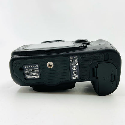 【最速発送】Nikon デジタル一眼 D300 ボディ ブラック【難有】