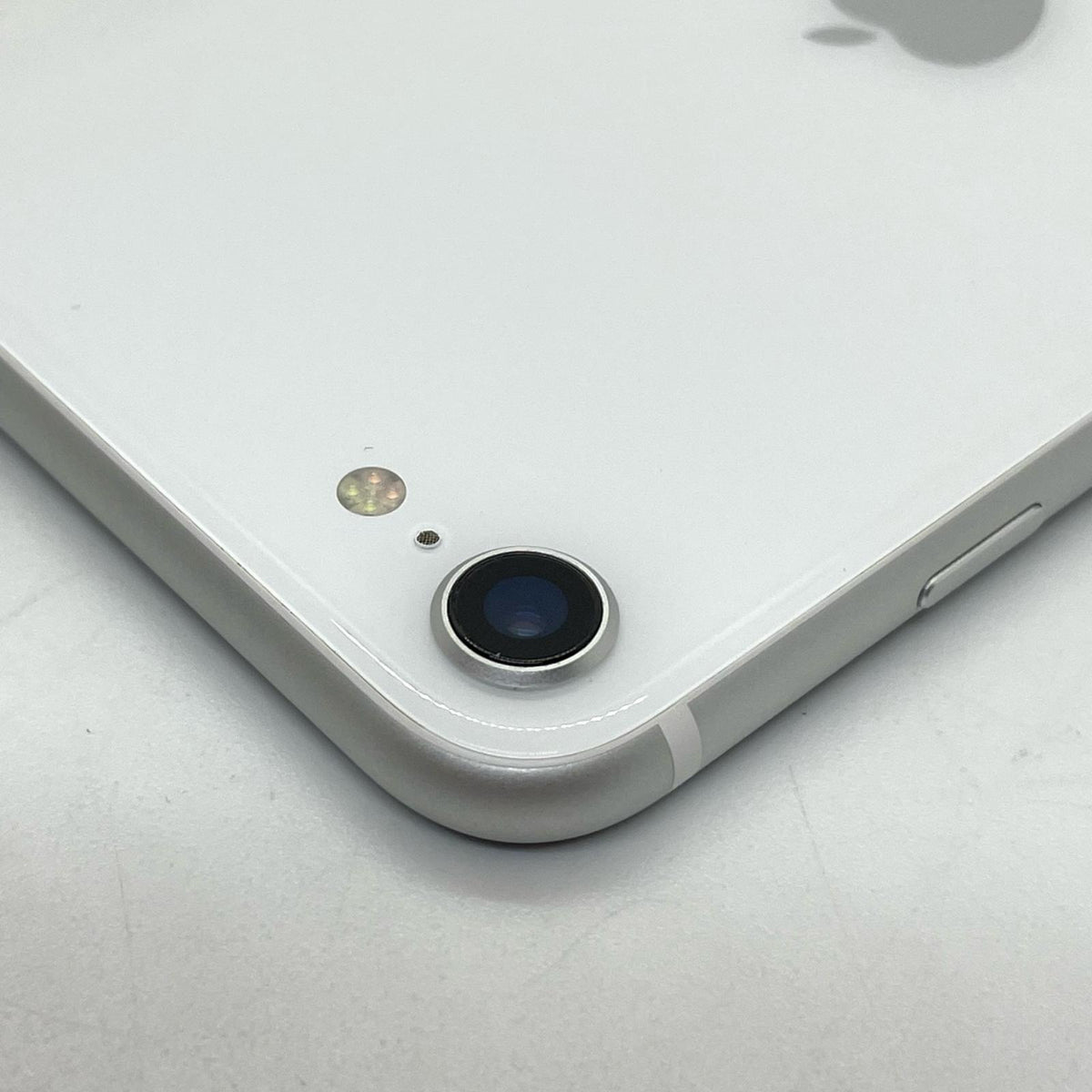 【全額返金保証】【最速発送】Apple iPhone iPhone SE（第2世代） 64GB ホワイト docomo SIMフリー 白ロム 動作確認済 80%
