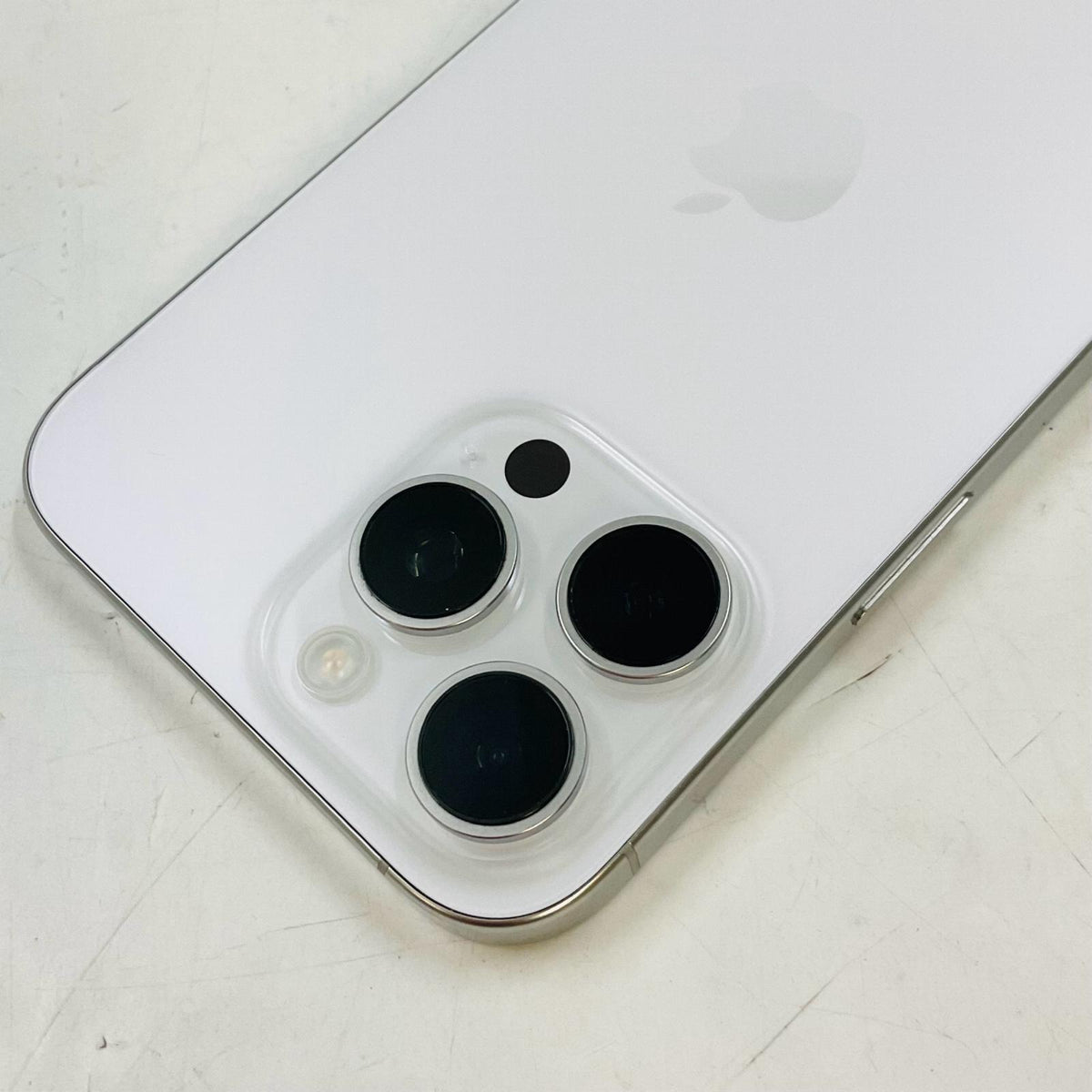 【全額返金保証】【最速発送】Apple iPhone iPhone 16 Pro Max 256GB ホワイト Softbank 白ロム 美品 動作確認済 94%