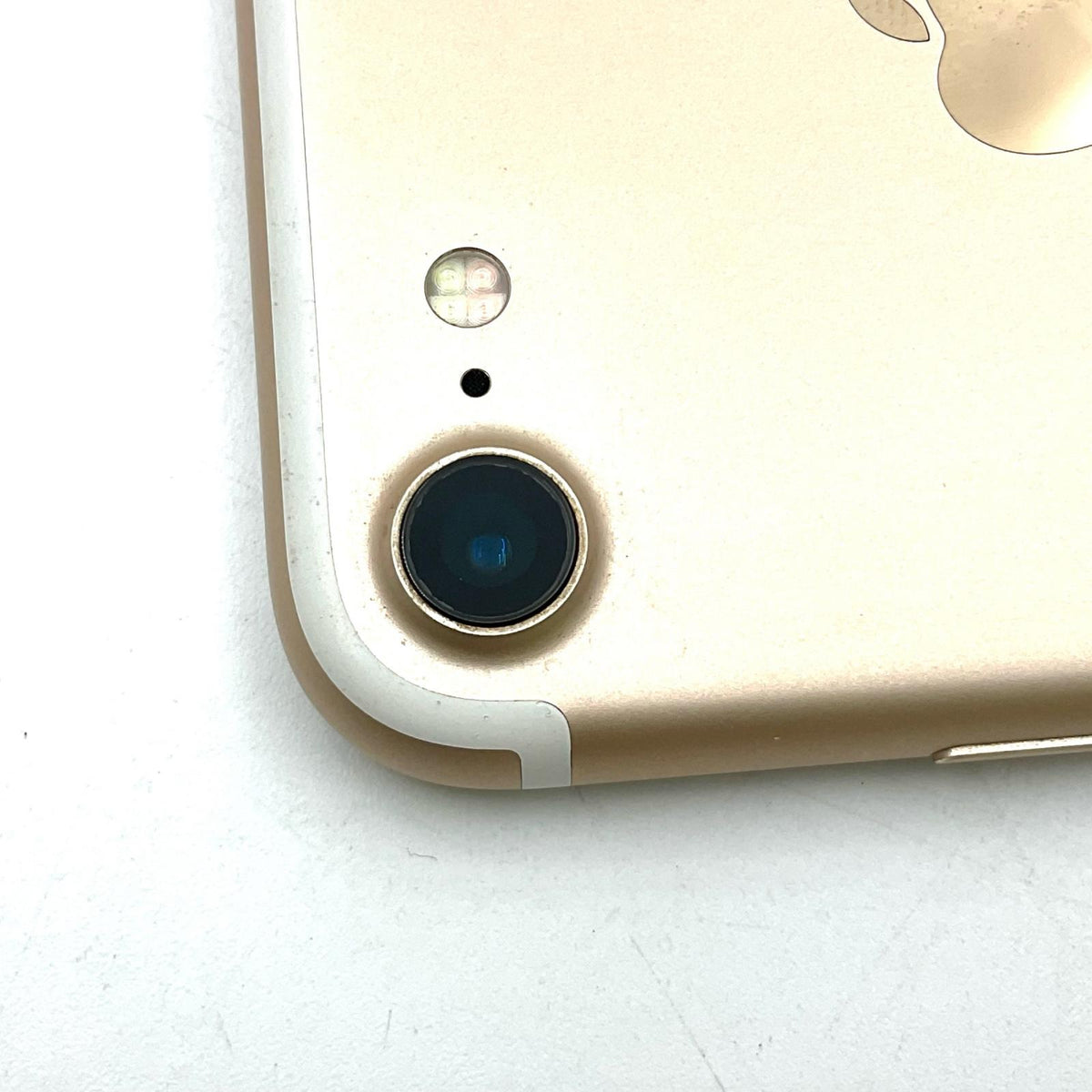 【最速発送】Apple iPhone iPhone 7 32GB ゴールド au 白ロム【難有】 74%