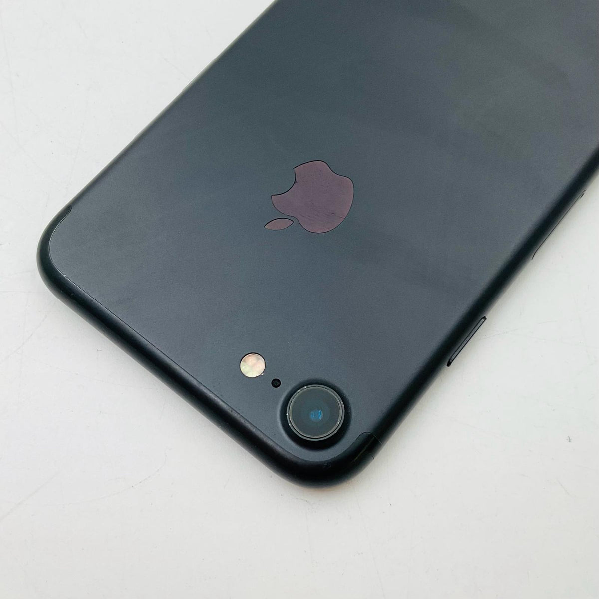 【全額返金保証】【最速発送】Apple iPhone iPhone 7 128GB ブラック au 白ロム 動作確認済 74%