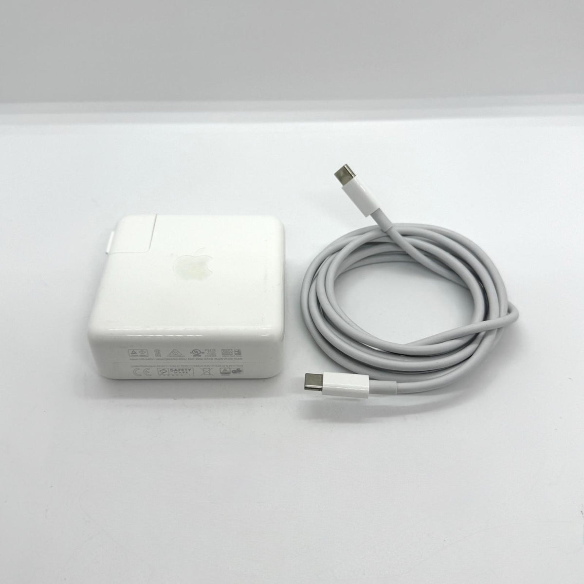 【全額返金保証】【最速発送】Apple MacBook Pro 13.3インチ 2020 Apple M1 16GB 256GB スペースグレイ 85% 美品 動作確認済