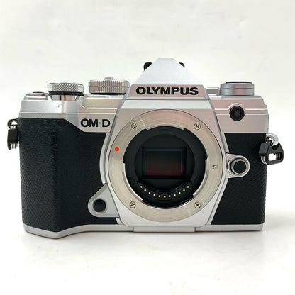 【全額返金保証】【最速発送】OLYMPUS デジタル一眼 OM-D E-M5 Mark III ボディ シルバー 美品 動作確認済