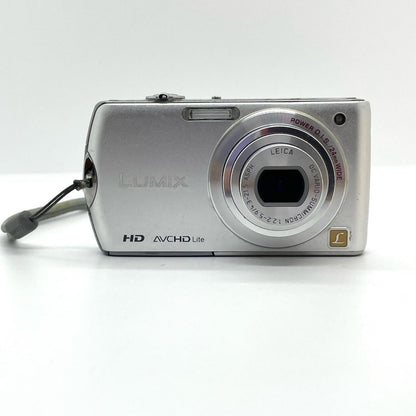 【全額返金保証】【最速発送】Panasonic コンパクトデジタルカメラ LUMIX DMC-FX70 プレシャスシルバー 動作確認済