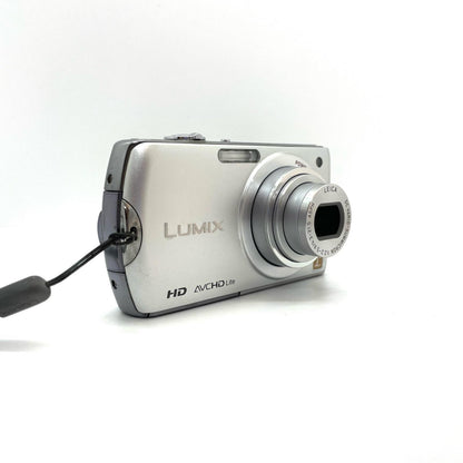 【全額返金保証】【最速発送】Panasonic コンパクトデジタルカメラ LUMIX DMC-FX70 プレシャスシルバー 動作確認済