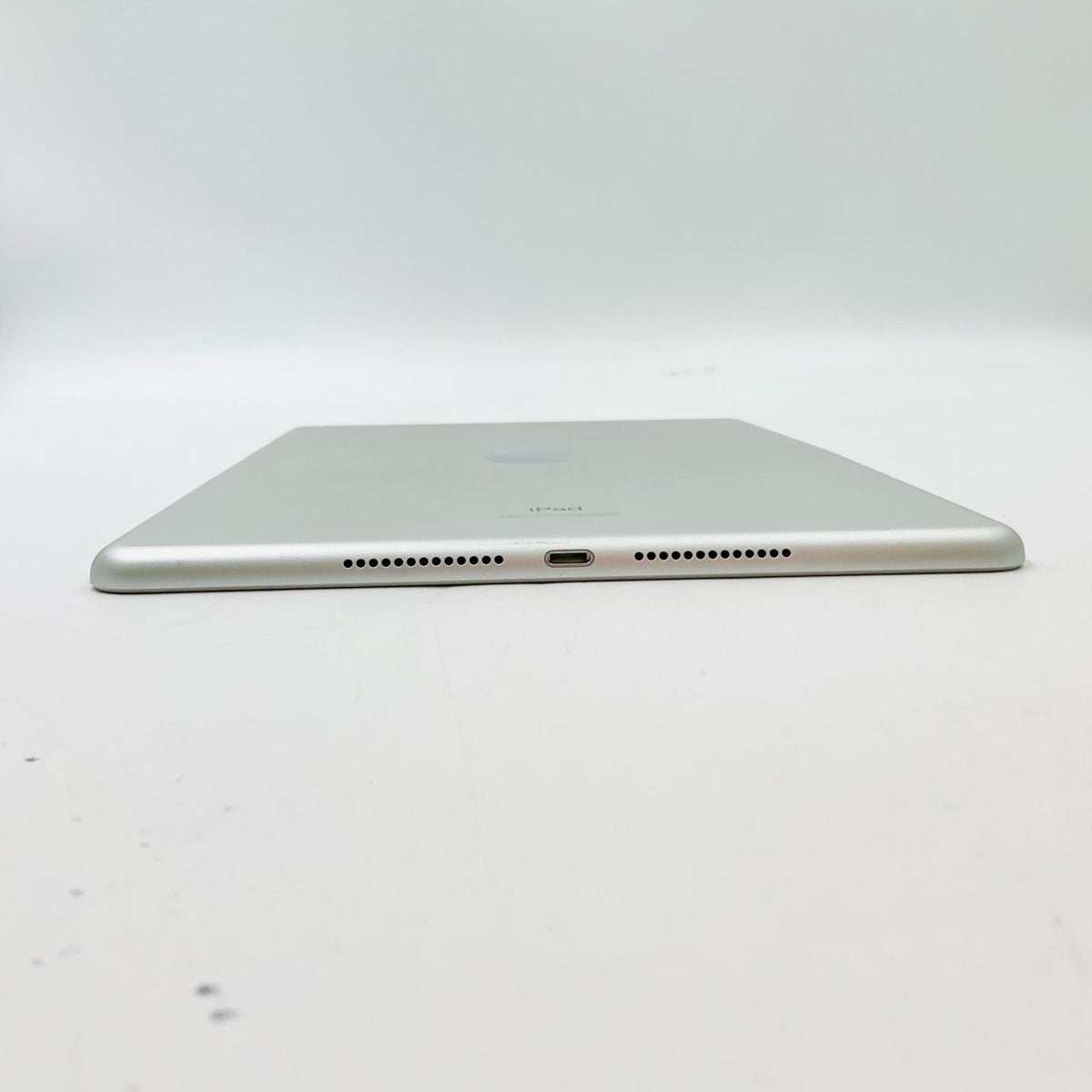 【全額返金保証】【最速発送】Apple iPad iPad 10.2インチ 第7世代 32GB シルバー Wi-Fi 動作確認済