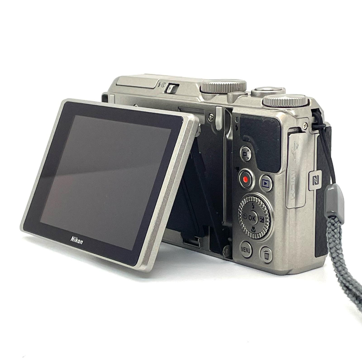 【全額返金保証】【最速発送】Nikon コンパクトデジタルカメラ COOLPIX A900 [シルバー] 美品 動作確認済