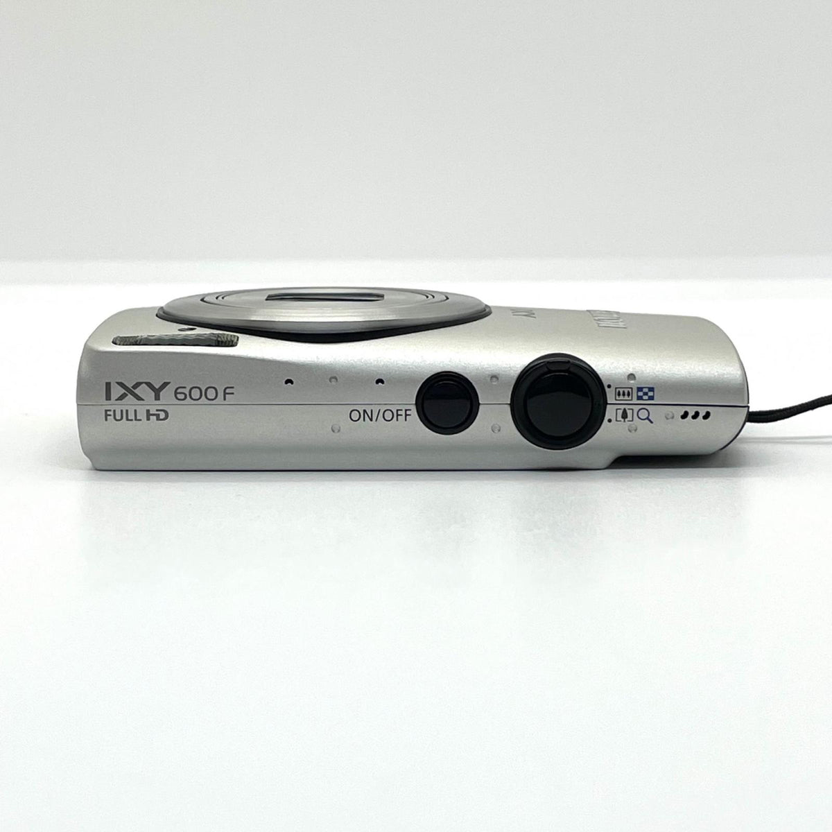 【全額返金保証】【最速発送】Canon コンパクトデジタルカメラ IXY 600F シルバー 美品 動作確認済