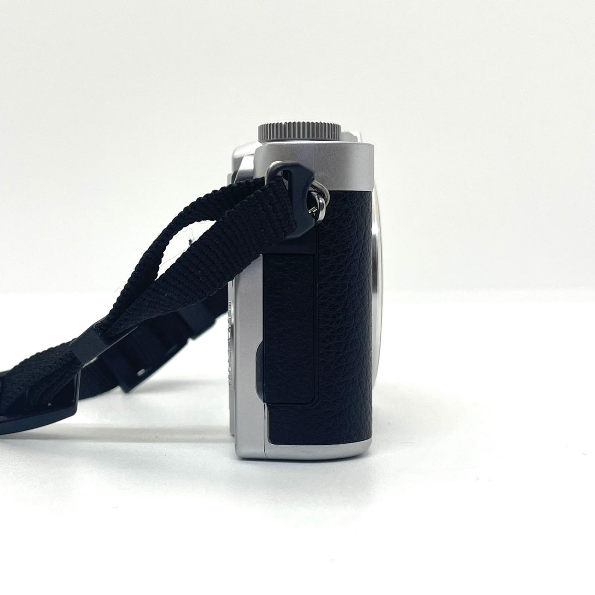 【全額返金保証】【最速発送】Panasonic デジタル一眼 LUMIX DC-GF9 ボディ 美品 動作確認済