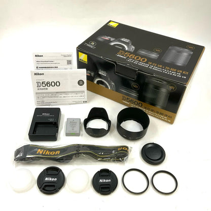 【全額返金保証】【最速発送】Nikon デジタル一眼 D5600 ダブルズームキット ブラック 美品 動作確認済