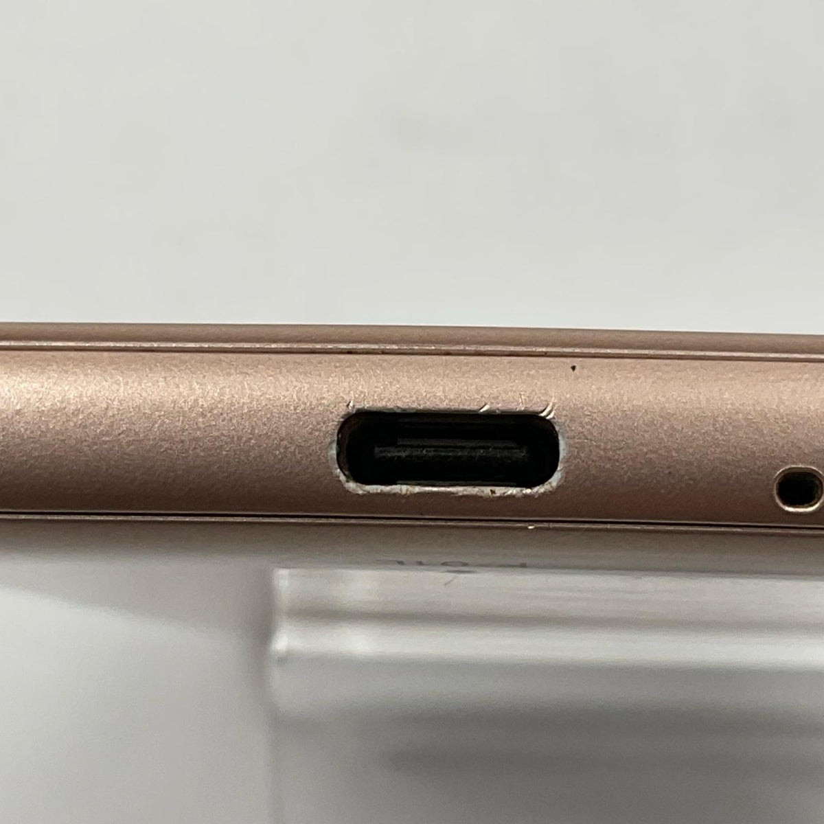 【全額返金保証】【最速発送】富士通 らくらくスマートフォン me 32GB ゴールド docomo F-01L 白ロム 美品 動作確認済