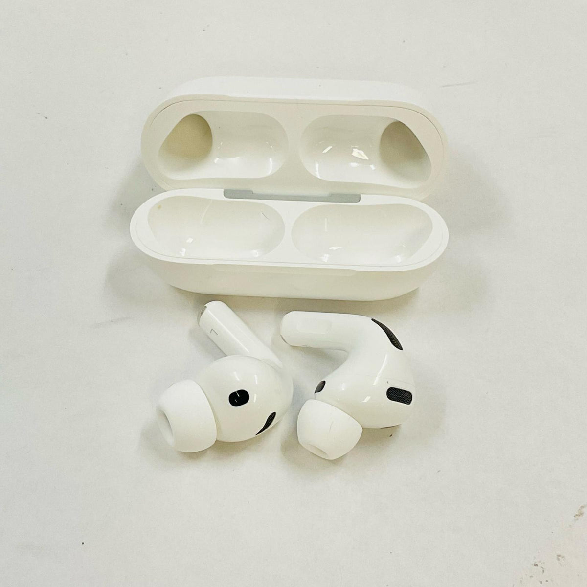 【全額返金保証】【最速発送】Apple AirPods Pro 3 超美品 動作確認済