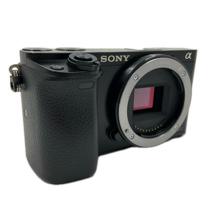 【全額返金保証】【最速発送】Sony デジタル一眼 α6000 ILCE-6000 ボディ ブラック 美品 動作確認済