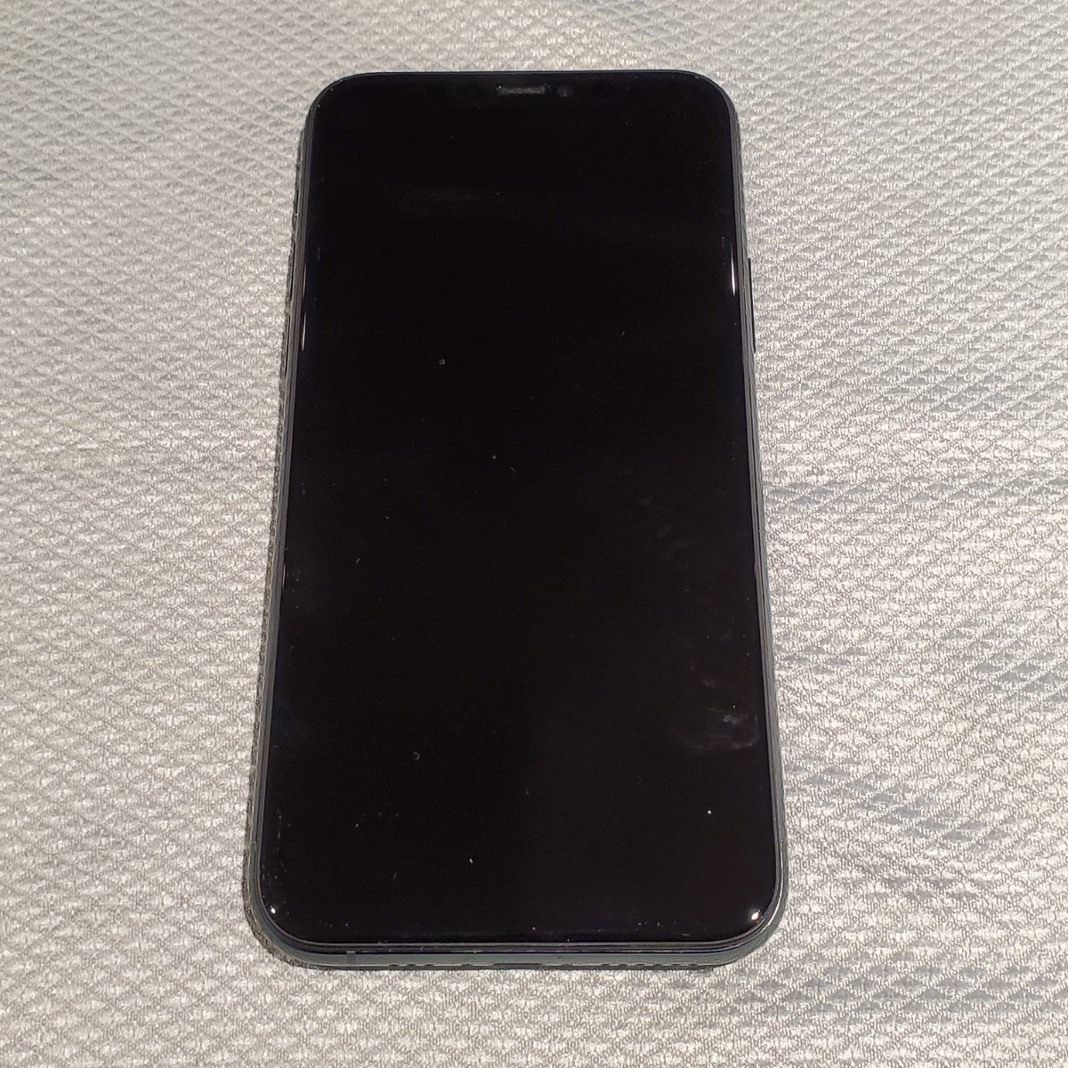 【全額返金保証】【最速発送】Apple iPhone iPhone 11 Pro 64GB ミッドナイトグリーン au 白ロム 動作確認済 79%